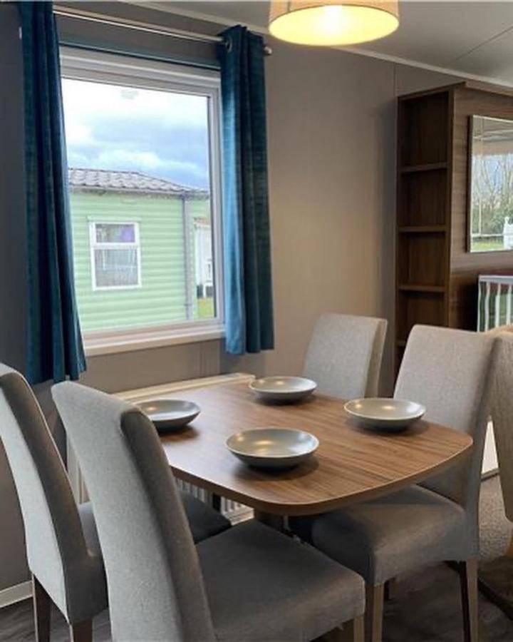 Belton with Browston 6 Berth Comfy Homely Caravan, Dog Friendly מראה חיצוני תמונה